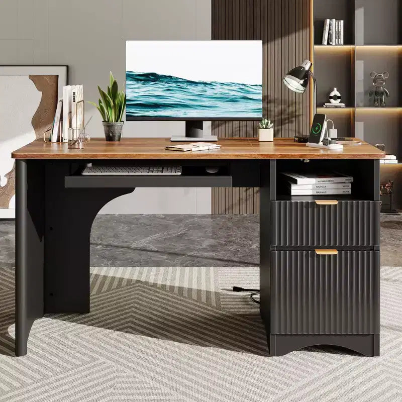Scrivania 55", quercia nera/marrone/naturale/noce, monoposto, con prese di corrente, vassoio estraibile per tastiera e cassetti contenitori